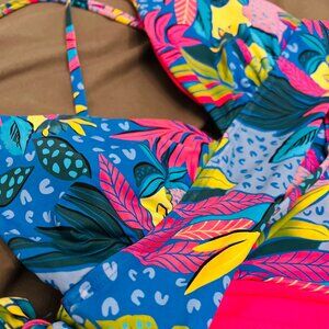 LIKE NEW-GB Tropical Print 2 PC SWIMSUIT-Top(M) W/TIE BK Bottoms (XL) W/TIE SDS